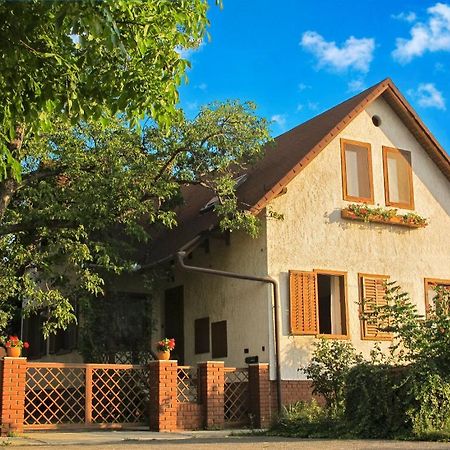 Foki Apartman Шопрон Экстерьер фото
